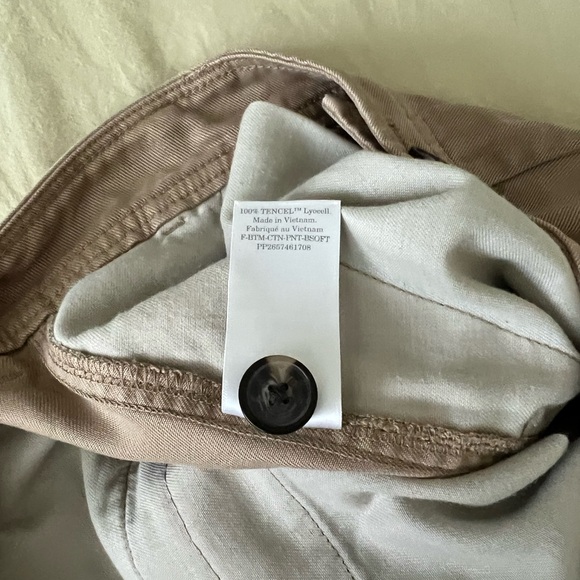 Everlane The Chino in Buttersoft - Picture 9 of 12